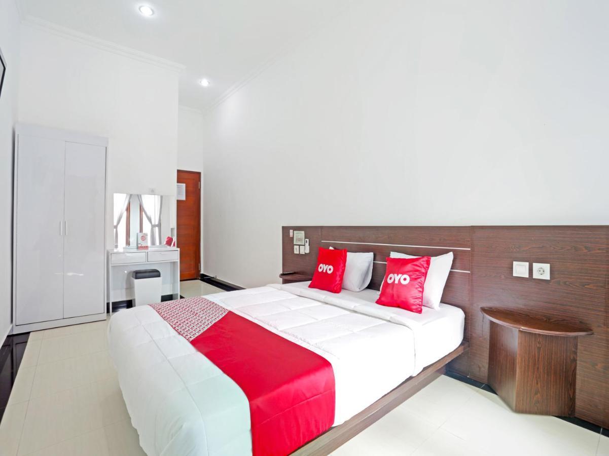 Oyo 90859 Cahaya Guest House Pesanggaran エクステリア 写真