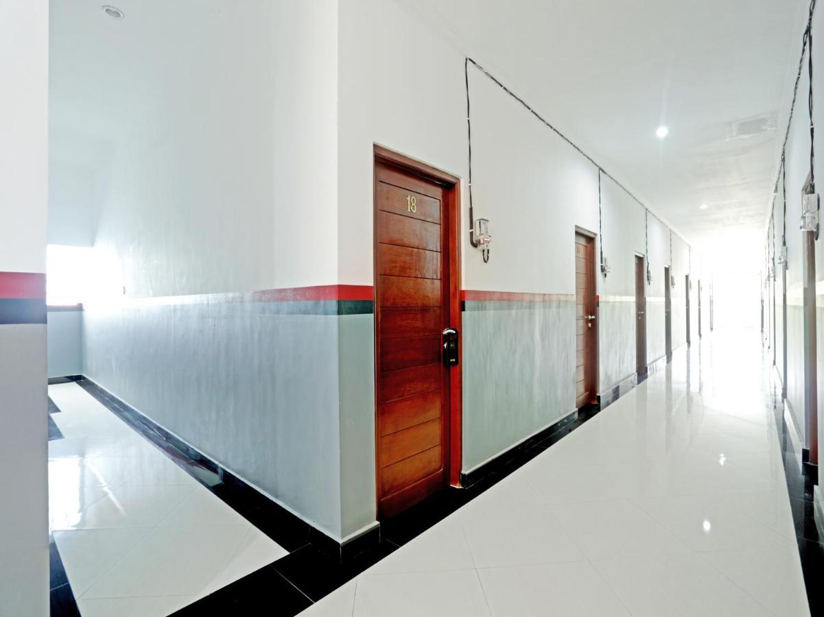 Oyo 90859 Cahaya Guest House Pesanggaran エクステリア 写真